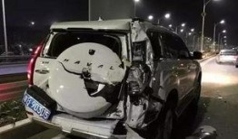 哈弗被追尾爆料视频,行车记录仪记录惊险瞬间