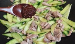 娱乐吃瓜酱男生关系,揭秘娱乐吃瓜酱男生间的神秘关系