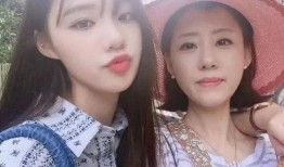 网红母女吃瓜图片大全,趣味横生的家庭日常大揭秘